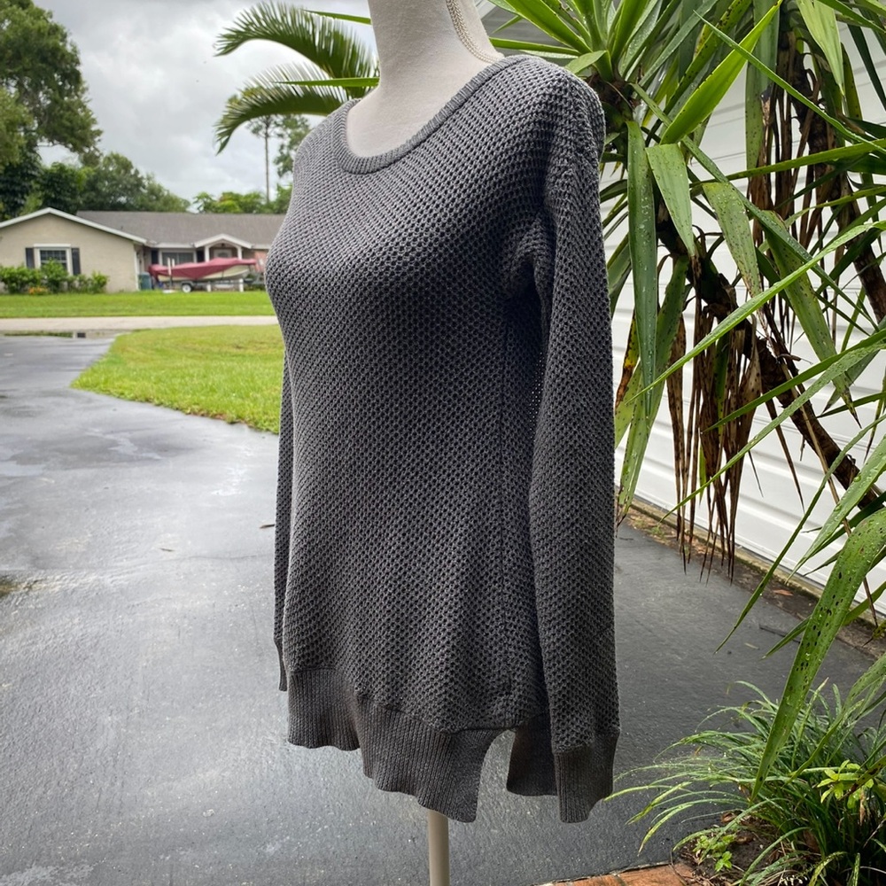 GRAY Open Back Sweater - Picture 4 of 5